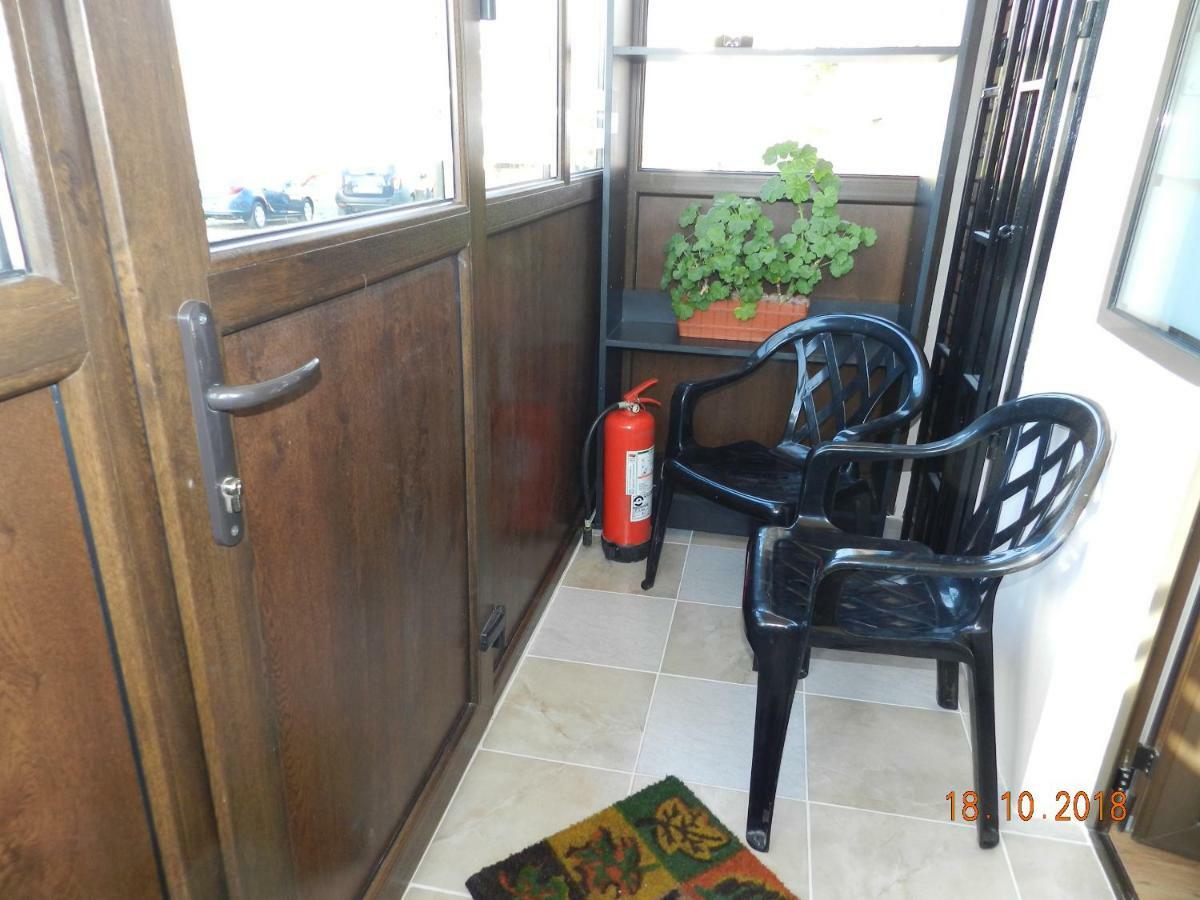 Apartament Cristina Cu Doua Dormitoare & Balcon & Parcare Proprie Onesti Exterior photo